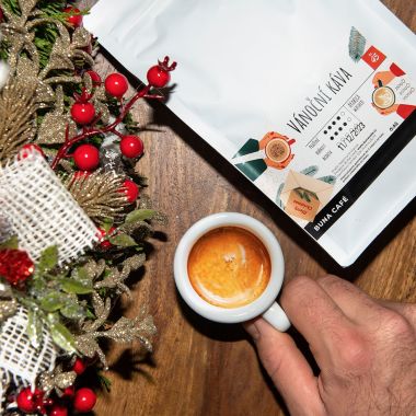 Přejeme vám klidné a kávové Vánoce
a spoustu šálků skvělé kávy i v roce 2024!☕❤️