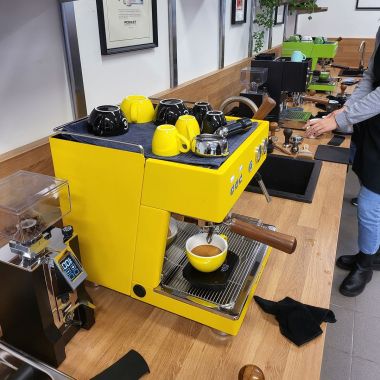 ☕ Dokonalé espresso, skvělé cappuccino a pomalu se rýsující latte art.
Výběr káviček z dalšího…